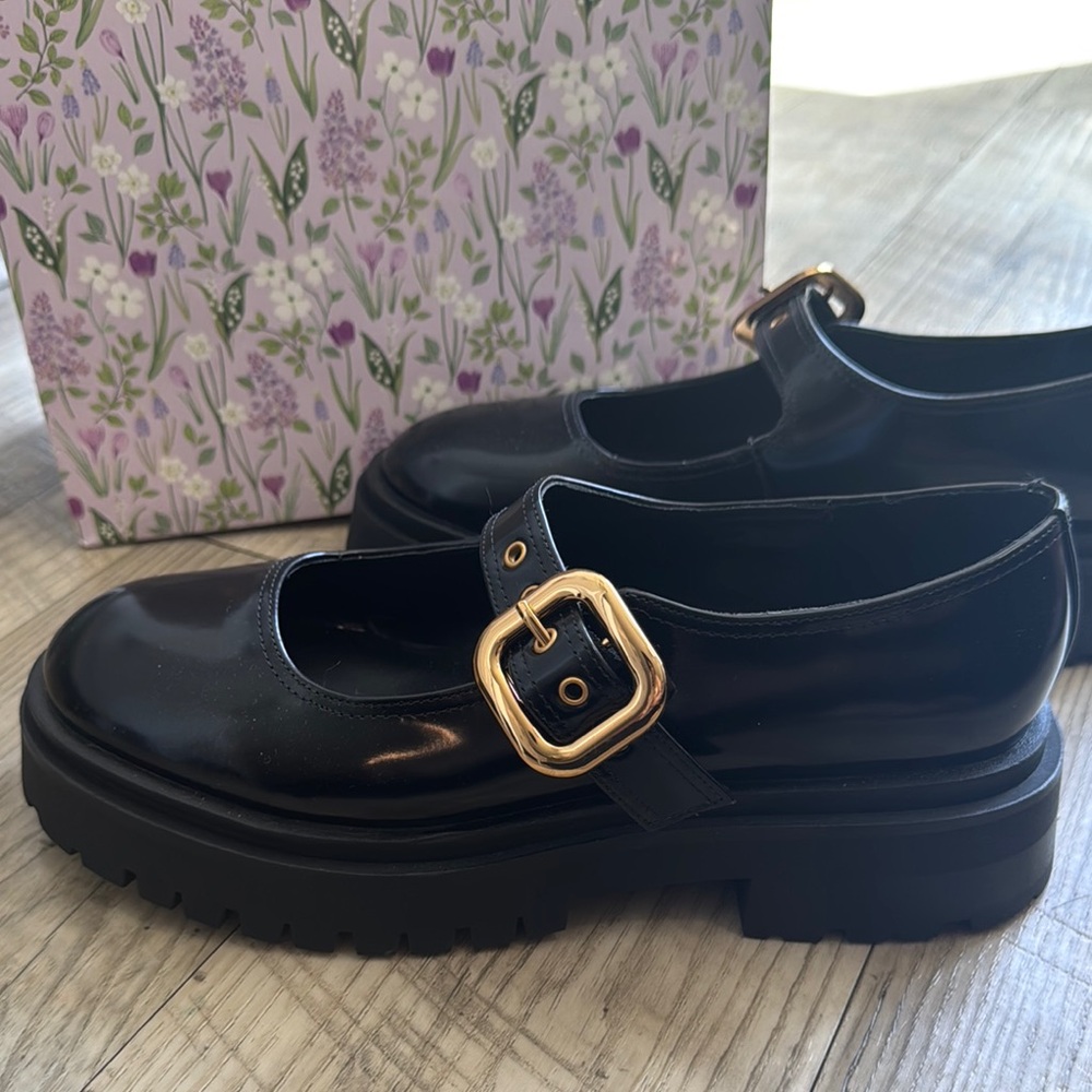 Black Chunky Mary Jane Shoes with Gold Buckle
